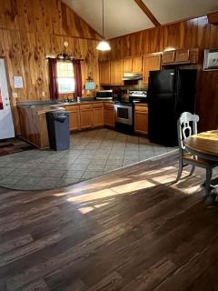 Romantic Luxury Cabin with Jacuzzi Whirlpool & Pond View Near Zwolle, Louisiana - 5