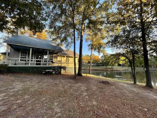 Romantic Luxury Cabin with Jacuzzi Whirlpool & Pond View Near Zwolle, Louisiana - 4