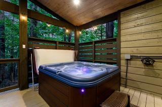 Cozy Adventure Cabin with Hot Tub & Arcade Near Broken Bow Lake, Hochatown OK - 2