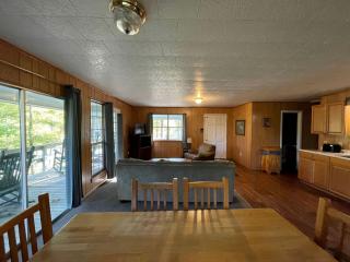 Cozy Waterfront Cabin with Private Pond Views and Outdoor Deck Near Zwolle, Louisiana - 7