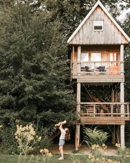 Rustic Off-Grid Treehouse Glamping Retreat with Cozy Loft Beds & Fire Ring near Dillon State Park, Frazeysburg, Ohio - 3