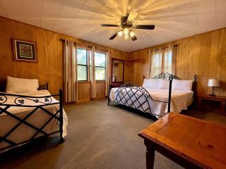 Spacious Luxury Cabin with Resort Amenities Near Zwolle, LA - 6