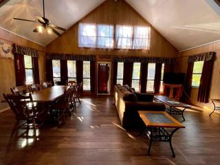 Spacious Luxury Cabin with Resort Amenities Near Zwolle, LA - 4