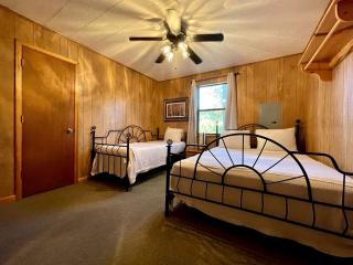 Spacious Luxury Cabin with Resort Amenities Near Zwolle, LA - 3
