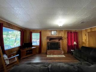 Spacious Waterfront Cabin with Stocked Pond Views & Resort Amenities near Zwolle, Louisiana - 6