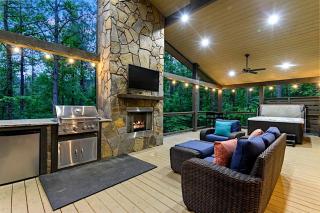 Cozy Luxury Cabin with Serene Forest Setting near Broken Bow Lake in Hochatown, Oklahoma - 8
