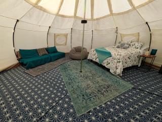 Scenic Glamping Tent Stay with Cozy Lounge Space in Smithville, Texas - 9