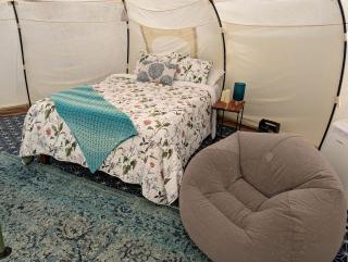 Scenic Glamping Tent Stay with Cozy Lounge Space in Smithville, Texas - 4