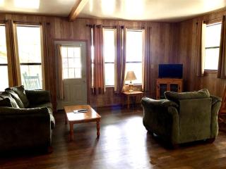 Spacious Triplex Cabin with Lake View & Fishing Pier, Shared Outdoor Deck, Near Zwolle, LA - 6