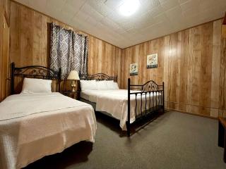 Spacious Triplex Cabin with Lake View & Fishing Pier, Shared Outdoor Deck, Near Zwolle, LA - 2