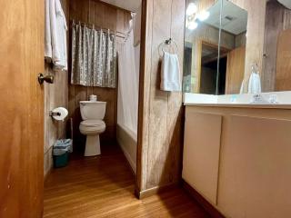 Spacious Triplex Cabin with Lake View & Fishing Pier, Shared Outdoor Deck, Near Zwolle, LA - 1