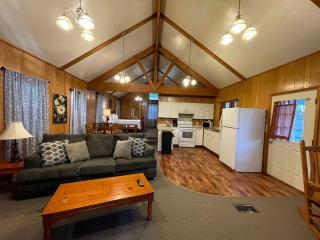 Family-Friendly Pondside Cabin with Fountain Views Near Zwolle, Louisiana - 9
