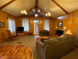 Family-Friendly Pondside Cabin with Fountain Views Near Zwolle, Louisiana - 4