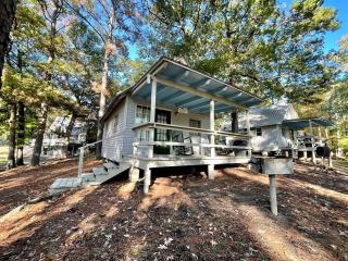 Charming Lakeside Cabin with Private Pond Access Near Zwolle, Louisiana - 1