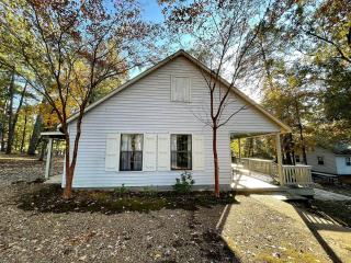 Spacious Cabin with Resort Amenities and Shared Outdoor Deck near Zwolle, Louisiana - 6