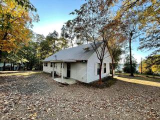 Spacious Cabin with Resort Amenities and Shared Outdoor Deck near Zwolle, Louisiana - 5