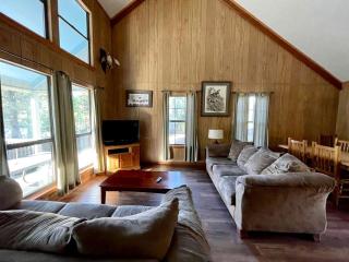Spacious Cabin with Resort Amenities and Shared Outdoor Deck near Zwolle, Louisiana - 4