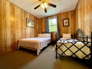 Spacious Lakeview Triplex Cabin with Water Park Access Near Zwolle, Louisiana - 6