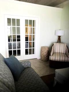 Beautiful Waterfront Cottage for a Peaceful Romantic Escape in Micco, Florida - 4