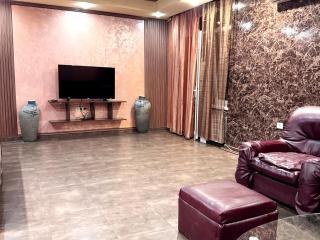 Modern & Spacious 3-Bedroom Apartment City Center Republic Square - 5