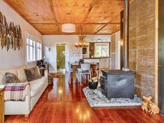 Stag & 3 Pigs - Ohakune Holiday Home - 2