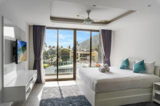 Seaview 2 BR Apt with Private Pool and Terrace at Absolute Residence 5404 - 6