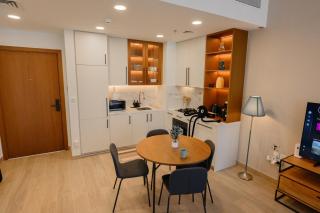 Cozy and Modern 1BR , Prime Location - 4