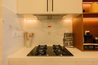 Cozy and Modern 1BR , Prime Location - 2