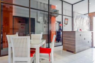 RedDoorz Plus near Ciputra Mall Simpang Lima 2 - Semarang - 7