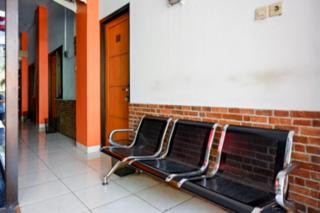 RedDoorz Plus near Ciputra Mall Simpang Lima 2 - Semarang - 3