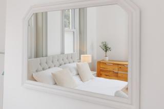 Stylish Southbourne Coastal Retreat Near Beach with Free Parking - 9