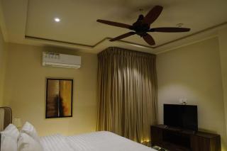 Demure Apartments Modern Comfort Studio Royal Stay - 8