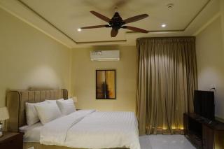 Demure Apartments Modern Comfort Studio Royal Stay - 7