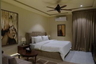 Demure Apartments Modern Comfort Studio Royal Stay - 6