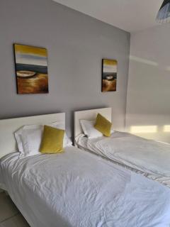 Seaview Serenity- 3BR Pool Apartment Flic-en-Flac - 5