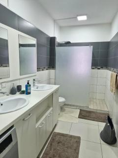 Seaview Serenity- 3BR Pool Apartment Flic-en-Flac - 4