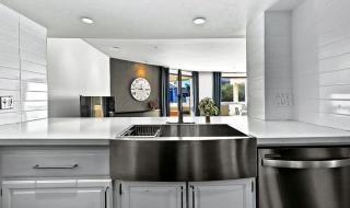 Charming Venice Retreat with Modern Amenities - 1