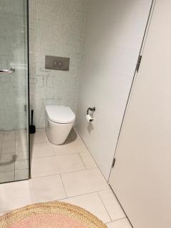 Stylish 1BR Spacious Penthouse Self Check-in, 7 min walk to parliament - 8