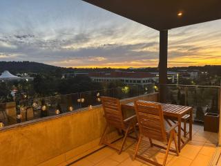 Stylish 1BR Spacious Penthouse Self Check-in, 7 min walk to parliament - 5