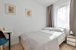 Przytulny Apartament w Dobrej Lokalizacji z Ogródkiem i Parkingiem by Noclegi Renters - 9