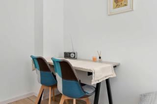 Przytulny Apartament w Dobrej Lokalizacji z Ogródkiem i Parkingiem by Noclegi Renters - 6