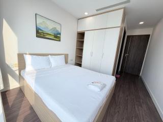 Luminous Skyline Apartment - 8