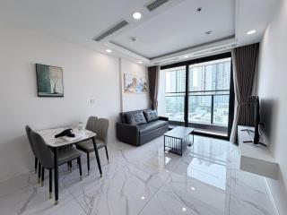 Luminous Skyline Apartment - 3