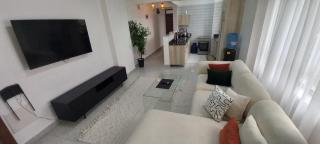 Easystays Third avenue - 1