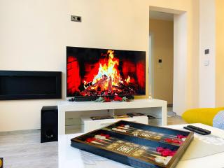 Modern & Classy Top Centre Apartment for 4 Guests & Parking - 7