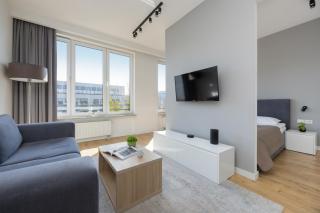 Wola Pet-friendly Apartments with AC Sławińska by Noclegi Renters - 4