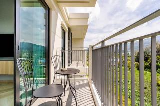 Title Legendary by Villacarte - 4