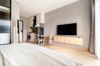 Title Legendary by Villacarte - 1