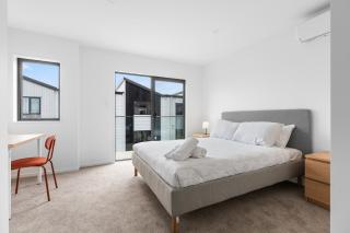 3BDR Townhouse by Panmure Basin Mt Wellington - 8