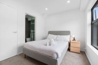 3BDR Townhouse by Panmure Basin Mt Wellington - 6
